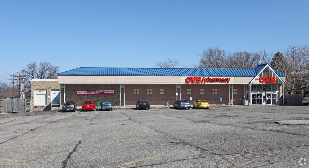 5229 Montgomery Rd, Cincinnati, OH à louer - Photo du bâtiment - Image 1 de 4