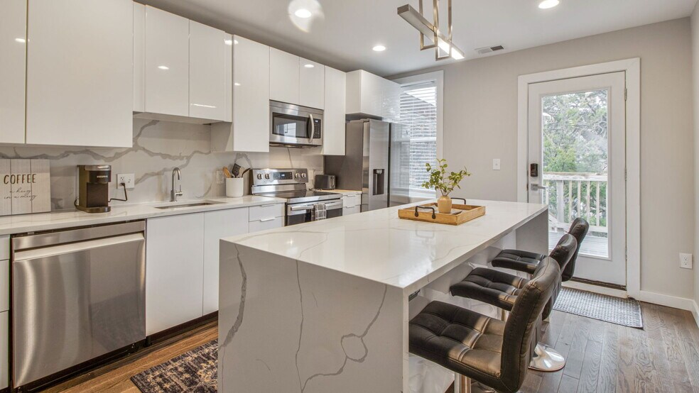 1414 Pennsylvania Ave SE, Washington, DC à vendre - Photo du bâtiment - Image 2 de 33
