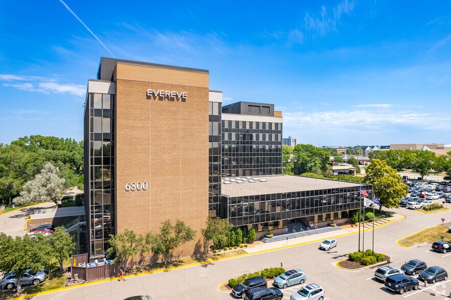 6800 France Ave S, Edina, MN à louer - Photo du bâtiment - Image 2 de 12
