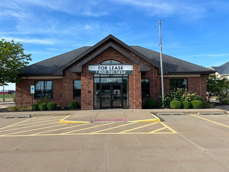 1661 E Jackson St, Macomb, IL for lease - Building Photo - Image 1 of 10