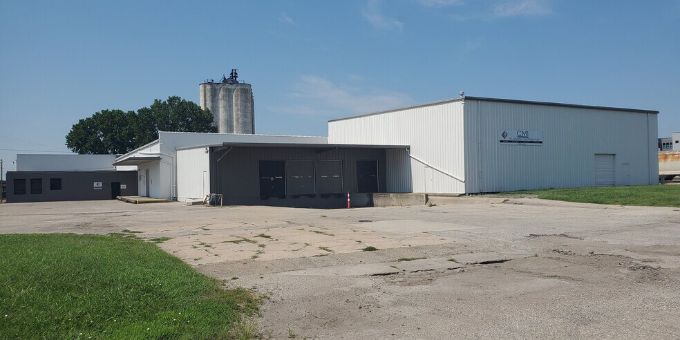 713 SE 8th Ave, Topeka, KS for sale - Building Photo - Image 2 of 6