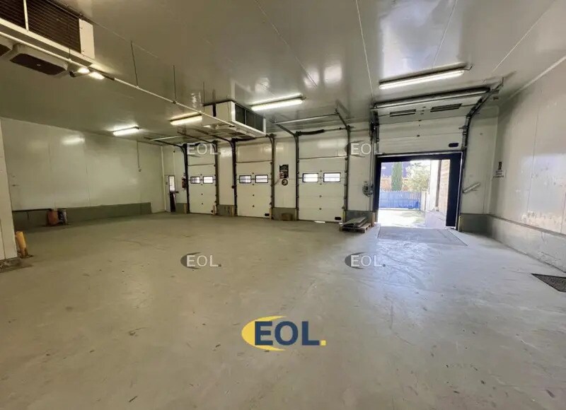 Flex in Montreuil for sale - Interior Photo - Image 1 of 9