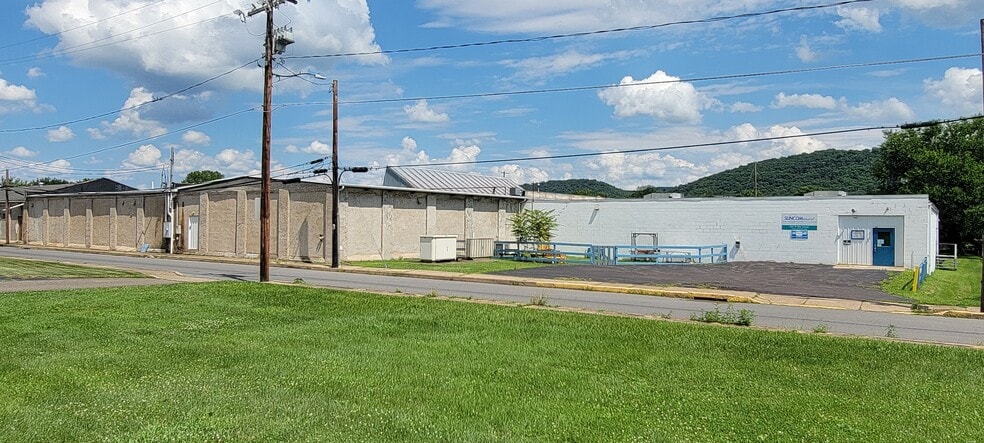 164 W 9th St, Bloomsburg, PA à louer - Photo du bâtiment - Image 3 de 14