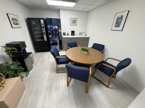 2001 Palm Beach Lakes Blvd, West Palm Beach, FL for lease Building Photo- Image 2 of 2