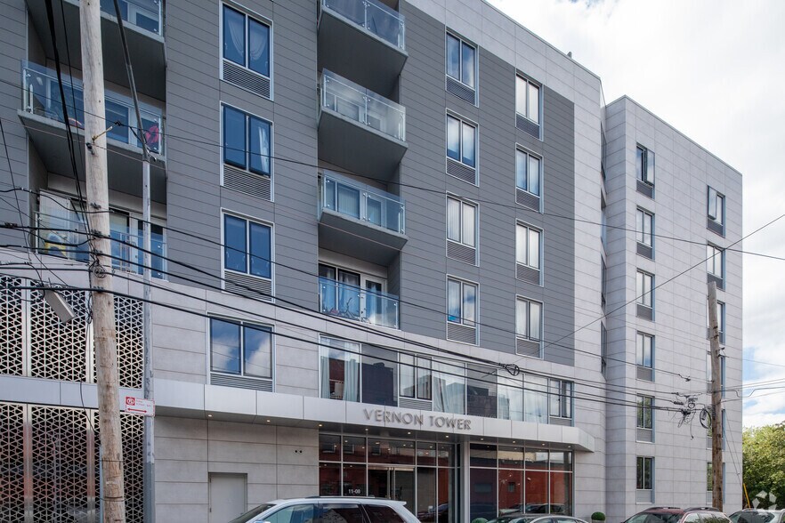 31-57 Vernon Blvd, Long Island, Long Island City, NY à louer - Photo du bâtiment - Image 3 de 4