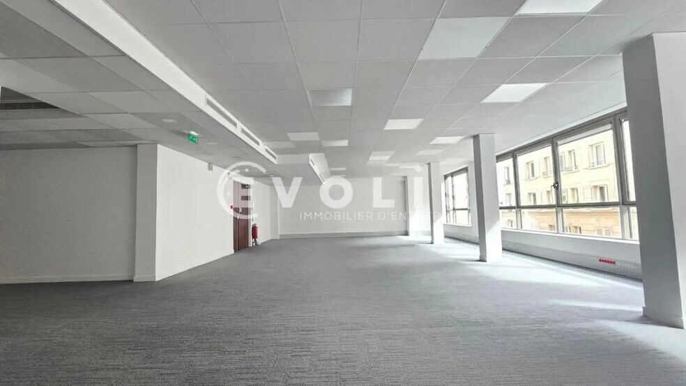 Bureau dans Neuilly-sur-Seine à louer - Photo du bâtiment - Image 2 de 9