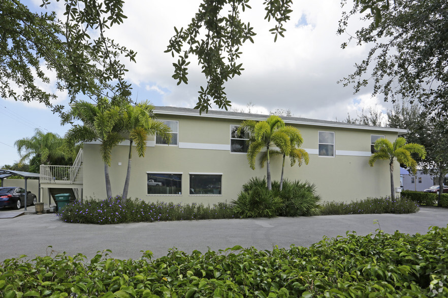 1780 Commercial Dr, Naples, FL for sale - Building Photo - Image 3 of 13