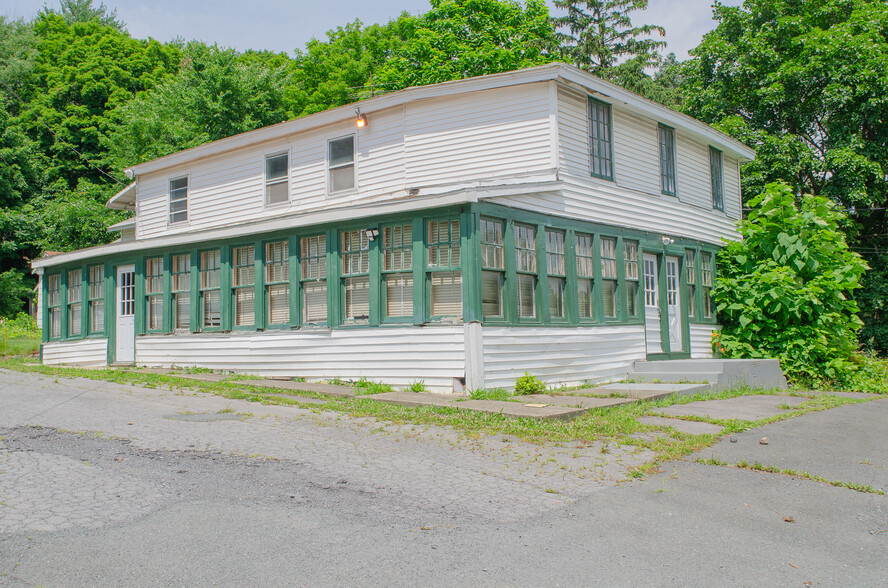 1620 Columbia Tpke, Castleton On Hudson, NY à vendre - Photo du bâtiment - Image 1 de 37