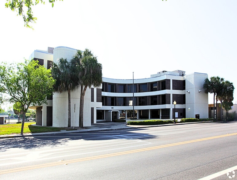 228 N Ridgewood Dr, Sebring, FL for lease - Building Photo - Image 1 of 4