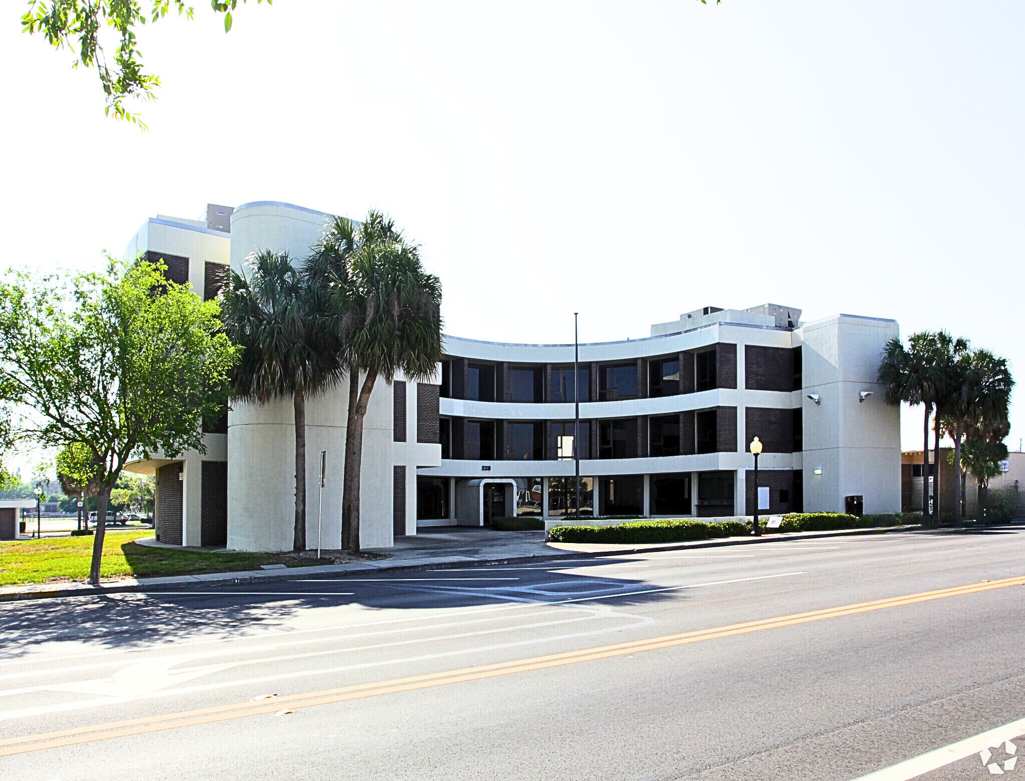 228 N Ridgewood Dr, Sebring, FL for lease Building Photo- Image 1 of 5