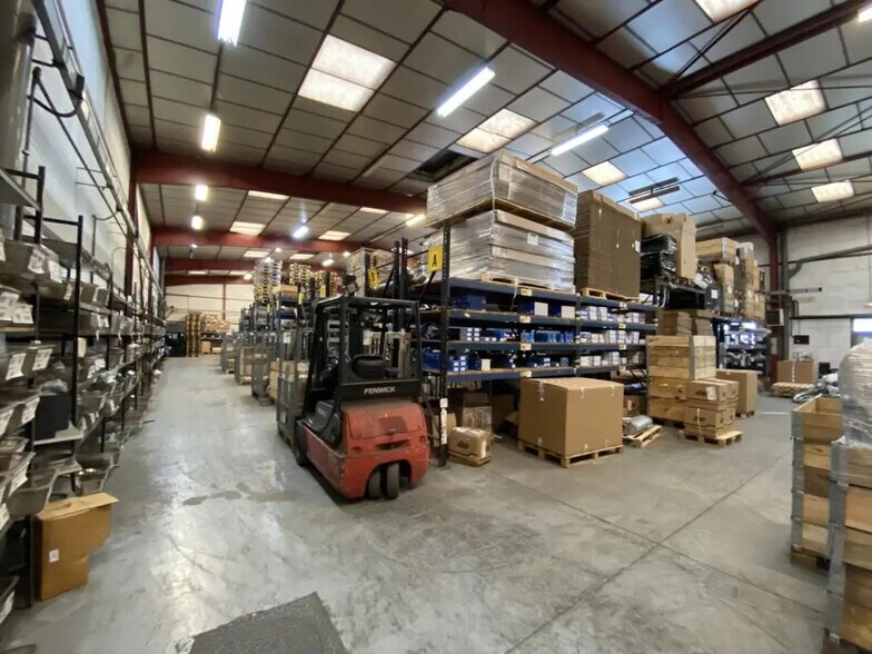 Flex in Lisses for lease - Building Photo - Image 3 of 9