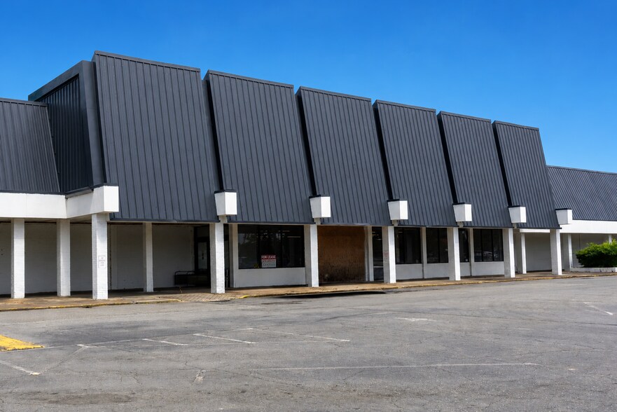 2449-2475 US-117 S, Goldsboro, NC à louer - Photo du bâtiment - Image 1 de 5