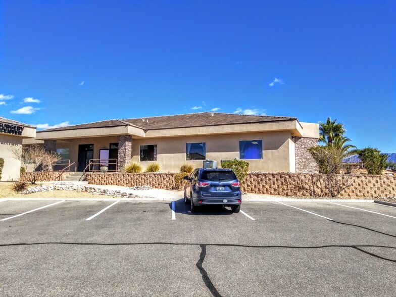 350 Falcon Ridge Pky, Mesquite, NV à vendre - Photo du bâtiment - Image 1 de 23