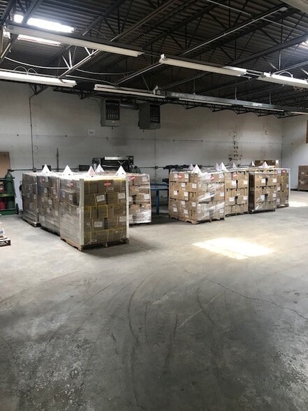 1400 Old North Colony Rd, Meriden, CT for sale - Interior Photo - Image 2 of 7