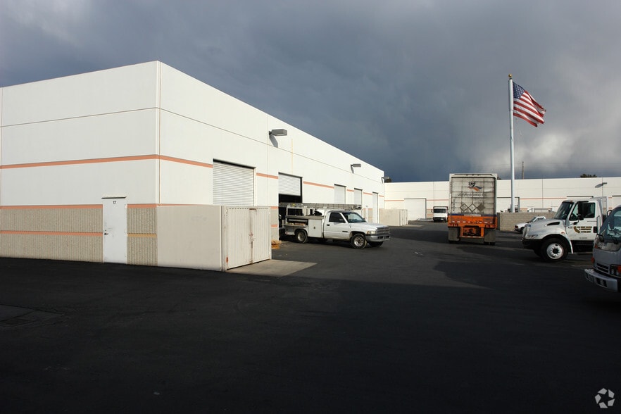 2401-2451 Eastman Ave, Oxnard, CA for lease - Building Photo - Image 3 of 6