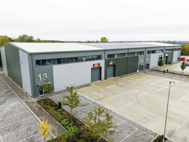 41 College Rd, Aylesbury for lease - Primary Photo - Image 1 of 5