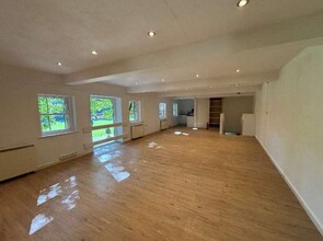 Lockwood Park, Huddersfield for lease Interior Photo- Image 2 of 2