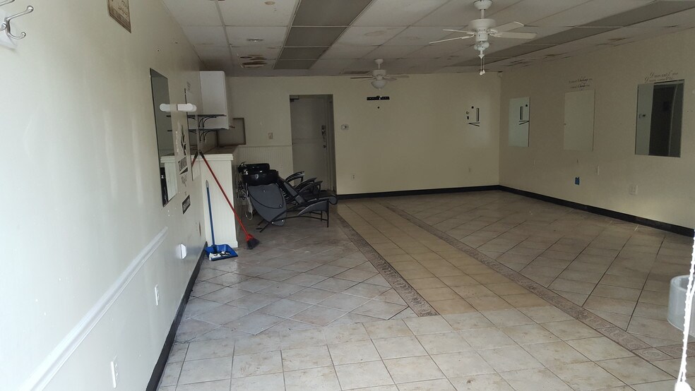 43 Mays Landing Rd, Somers Point, NJ à louer - Photo intérieure - Image 3 de 7