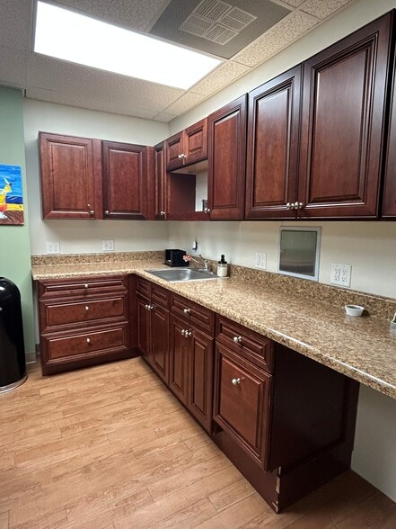 712 16th St N, Saint Petersburg, FL for lease - Building Photo - Image 3 of 12