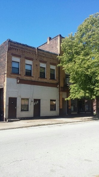 544-546 Bessemer Ave, East Pittsburgh, PA à louer - Photo du bâtiment - Image 3 de 5
