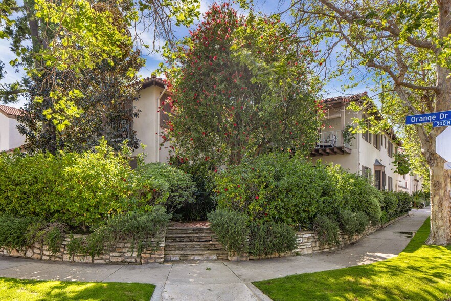 367 N Orange Dr, Los Angeles, CA à vendre - Photo du bâtiment - Image 2 de 20