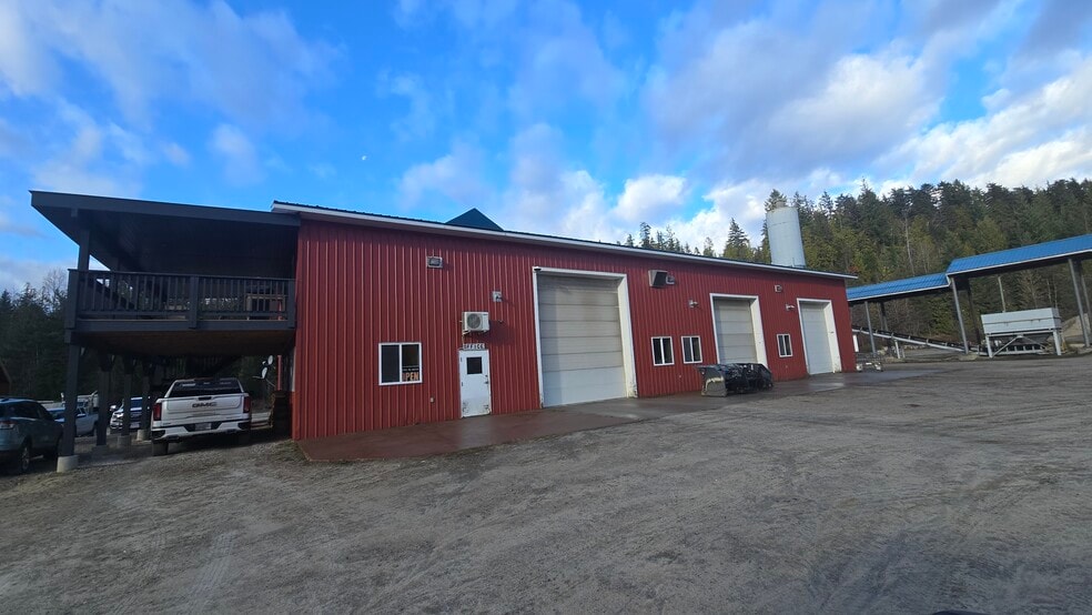 1500 Hot Springs Rd, Nakusp, BC à vendre - Photo principale - Image 2 de 33