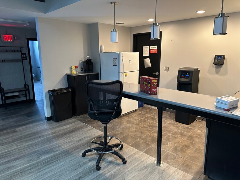 815 Wildt St, Ann Arbor, MI for lease - Building Photo - Image 3 of 6