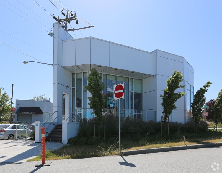 8400 West Rd, Richmond, BC à vendre - Photo du bâtiment - Image 3 de 44