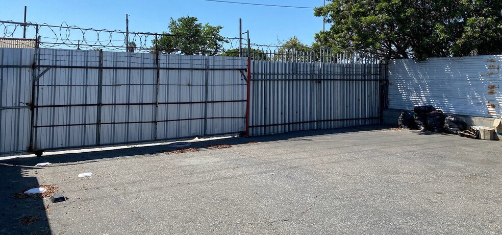 818 Sanford Ave, Wilmington, CA à vendre - Photo du bâtiment - Image 3 de 6