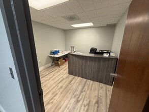 911 S 8th St, Fernandina Beach, FL for lease Interior Photo- Image 1 of 12