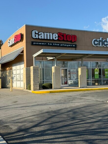 3227 Old Forest Rd, Lynchburg, VA à louer - Photo principale - Image 1 de 2