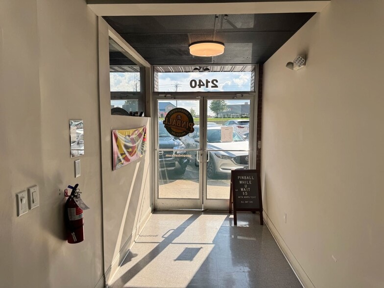 2140 Lawndale Dr, Greensboro, NC for lease - Interior Photo - Image 2 of 30