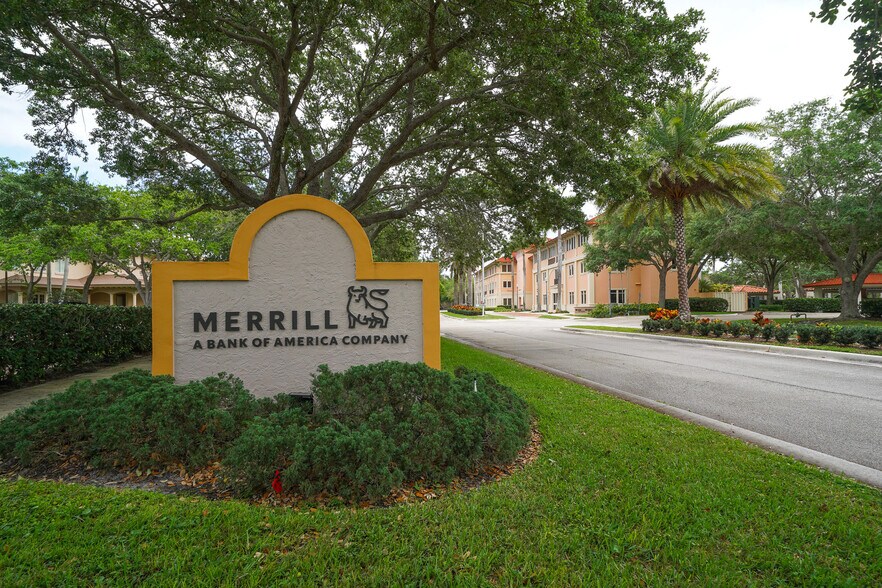 2301 SE Monterey Rd, Stuart, FL à vendre - Photo du bâtiment - Image 2 de 8