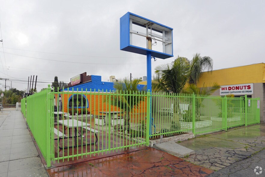 2600 W Edinger Ave, Santa Ana, CA à louer - Photo du bâtiment - Image 2 de 3