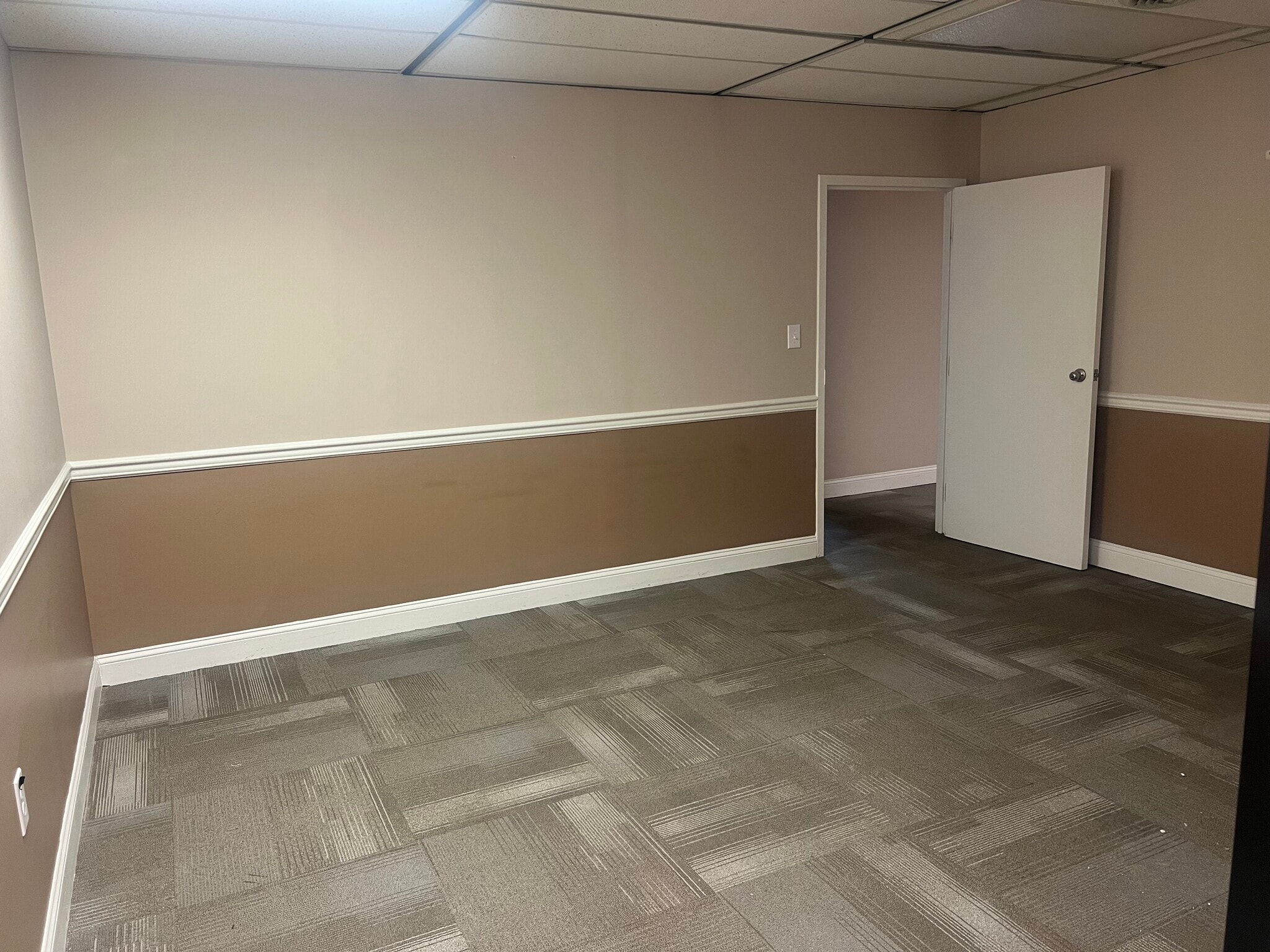 4190 S Plaza Trl, Virginia Beach, VA for lease Interior Photo- Image 1 of 6