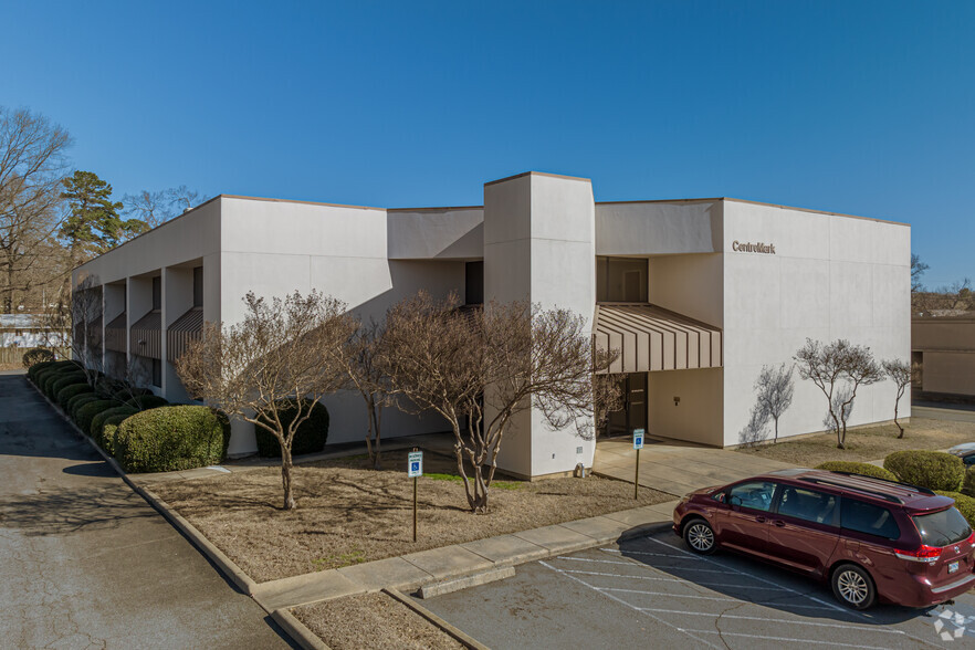 10220 W Markham, Little Rock, AR à louer - Photo du bâtiment - Image 1 de 8