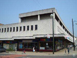 20-24 Haslett Ave, Crawley for sale - Primary Photo - Image 1 of 6