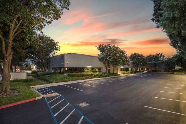 Plus de détails pour 674-680 W Maude Ave, Sunnyvale, CA - Flex à vendre
