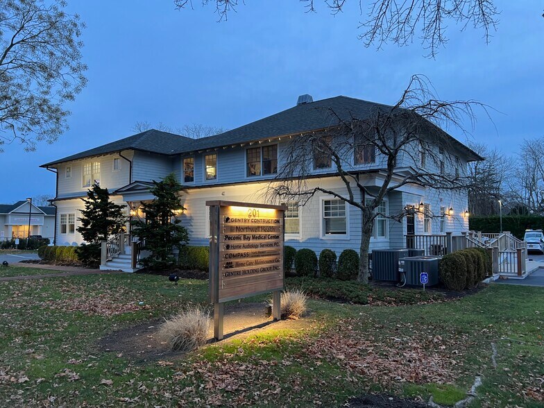 201 Montauk Hwy, Westhampton Beach, NY à louer - Photo du bâtiment - Image 3 de 19