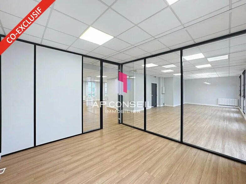 Office in Saint-Germain-en-Laye for lease - Interior Photo - Image 3 of 7