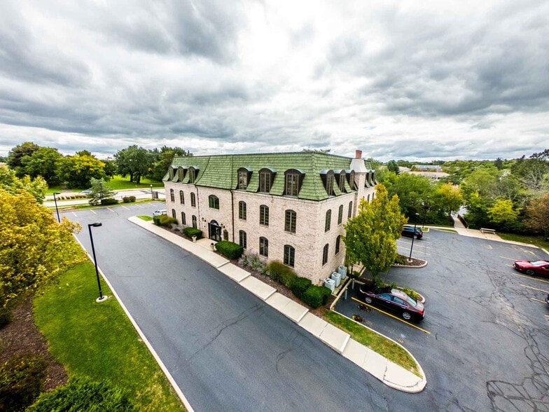 17100 W North Ave, Brookfield, WI à louer - Photo du bâtiment - Image 1 de 9