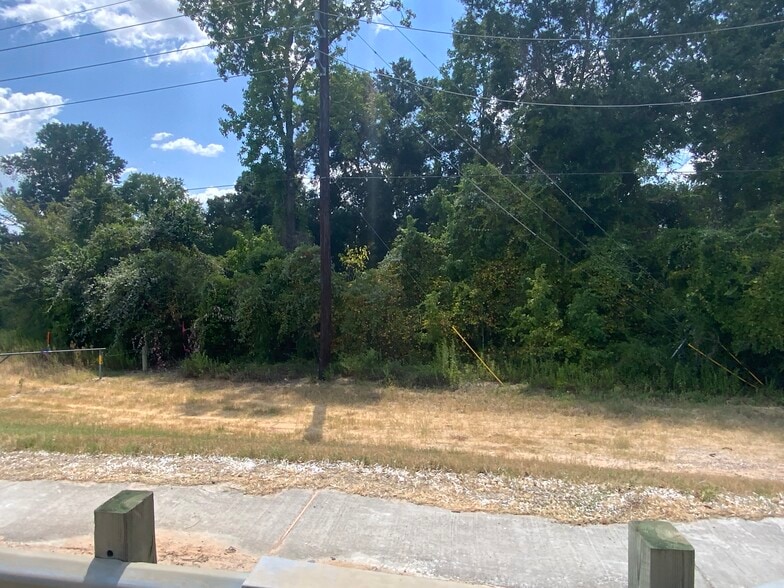 115 Sentinel Oaks, Pinehurst, TX for sale - Building Photo - Image 2 of 16