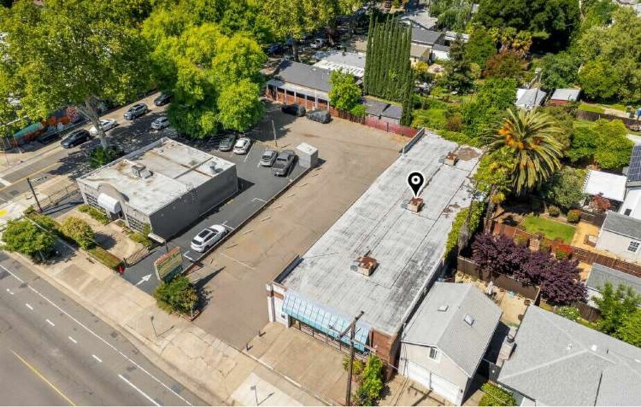 3168 Riverside Blvd, Sacramento, CA à vendre - Photo du bâtiment - Image 3 de 3