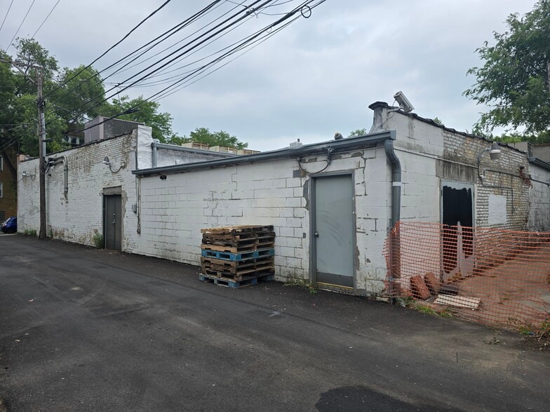 2405 W Ardmore Ave, Chicago, IL for sale - Building Photo - Image 3 of 22