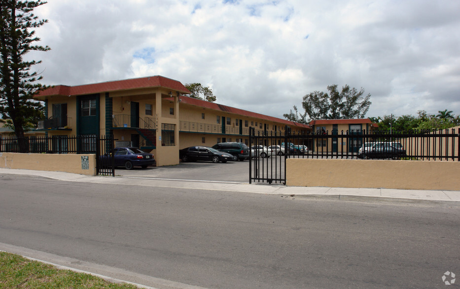 13240 Port Said Rd, Opa Locka, FL à vendre - Photo principale - Image 1 de 4