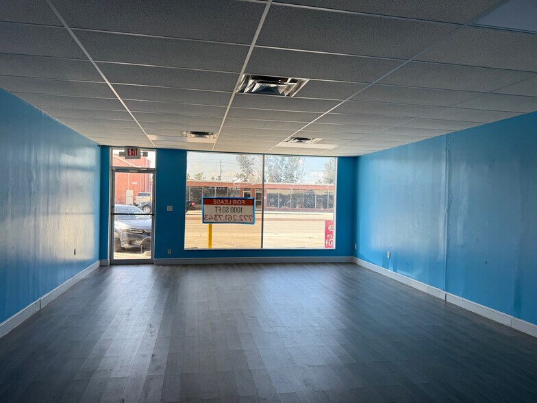 3083 SE Dixie Hwy, Stuart, FL à louer - Photo du bâtiment - Image 2 de 5