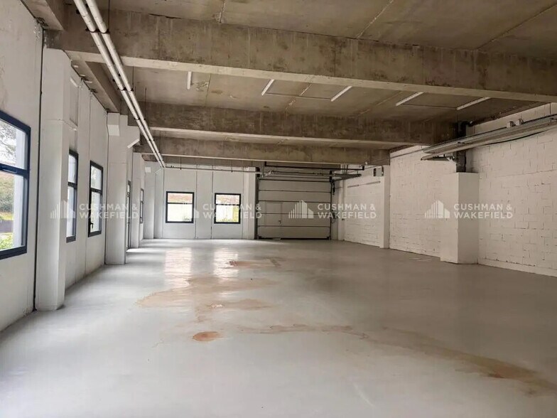 Chemin De La Bastide Blanche, Vitrolles for lease - Interior Photo - Image 3 of 9