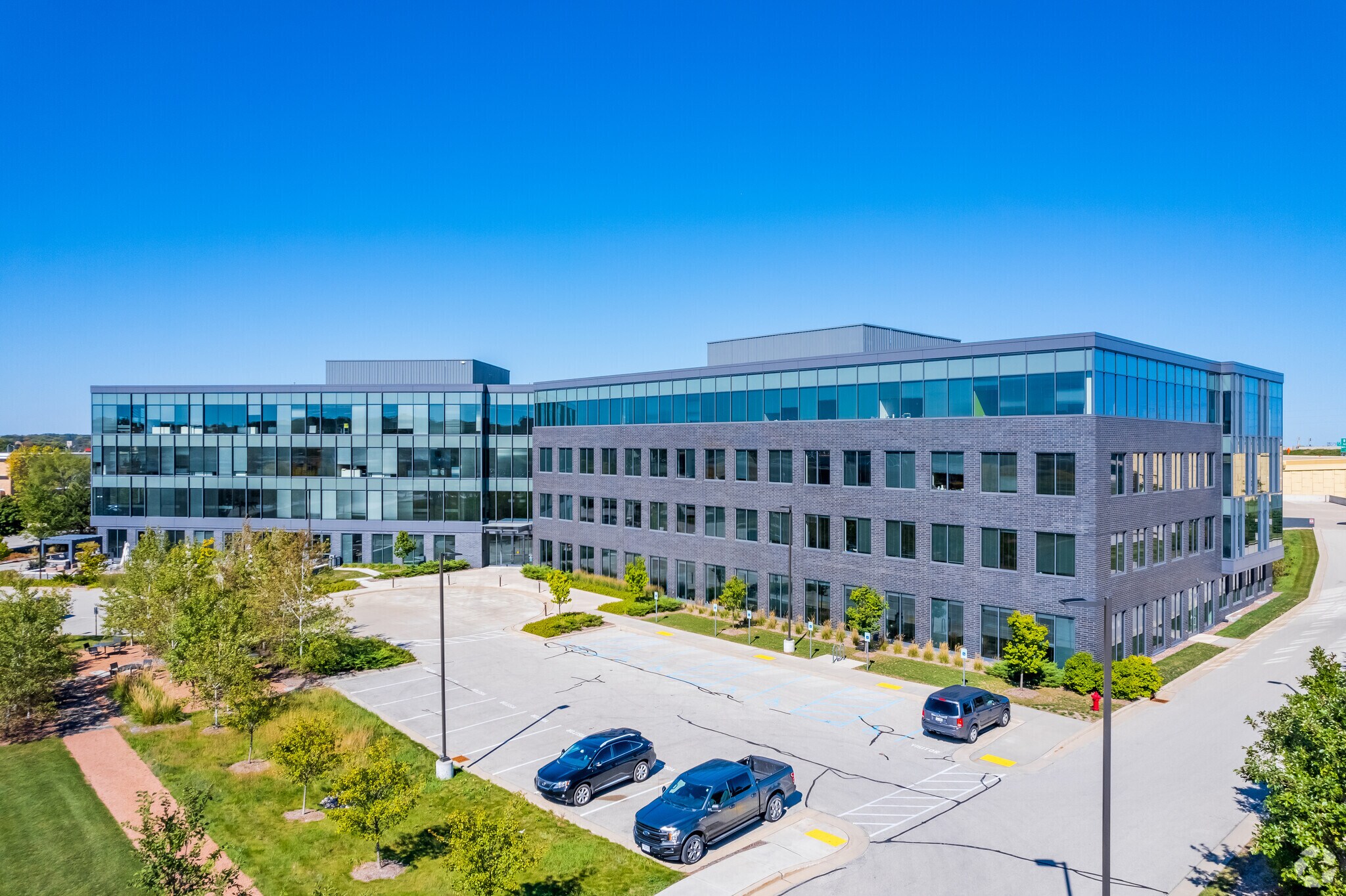 10100 W Innovation Dr, Wauwatosa, WI à louer Photo du bâtiment- Image 1 de 15