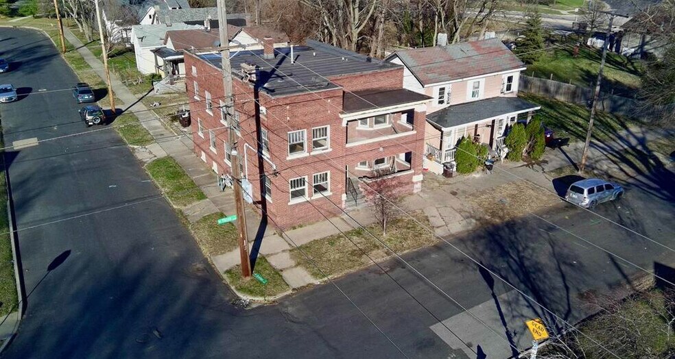 919 W 3rd St, Peoria, IL à vendre - Photo du bâtiment - Image 2 de 32