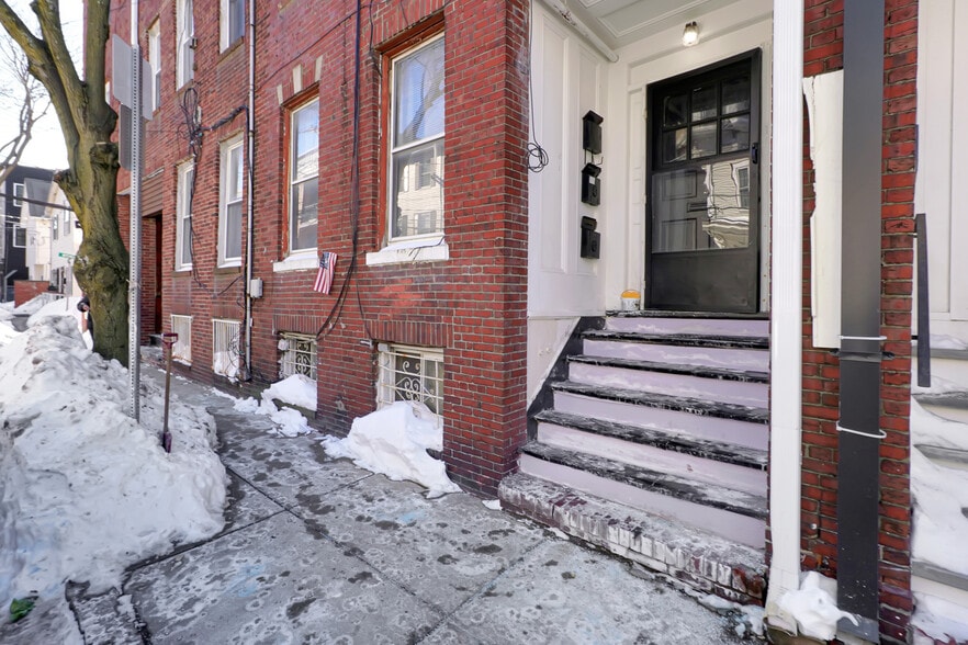 213 W 9th St, Boston, MA for sale - Building Photo - Image 2 of 11